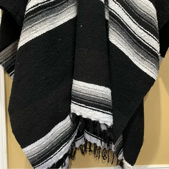 MOLINA PONCHO- Clint Eastwood Style MEASURES 78” X 48” UNFOLD - Picture 11 of 12